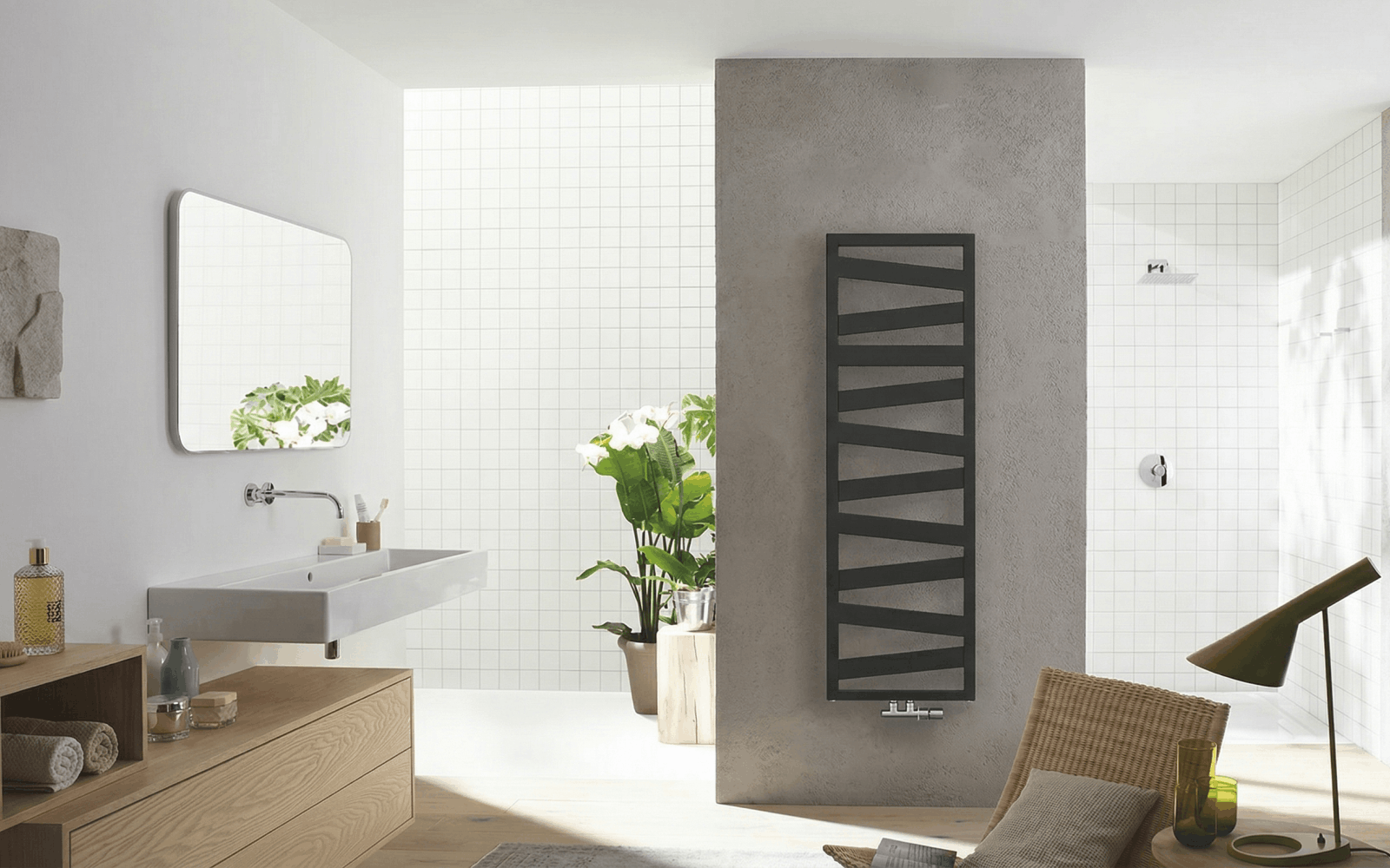 Современный полотенцесушитель Zehnder в ванной