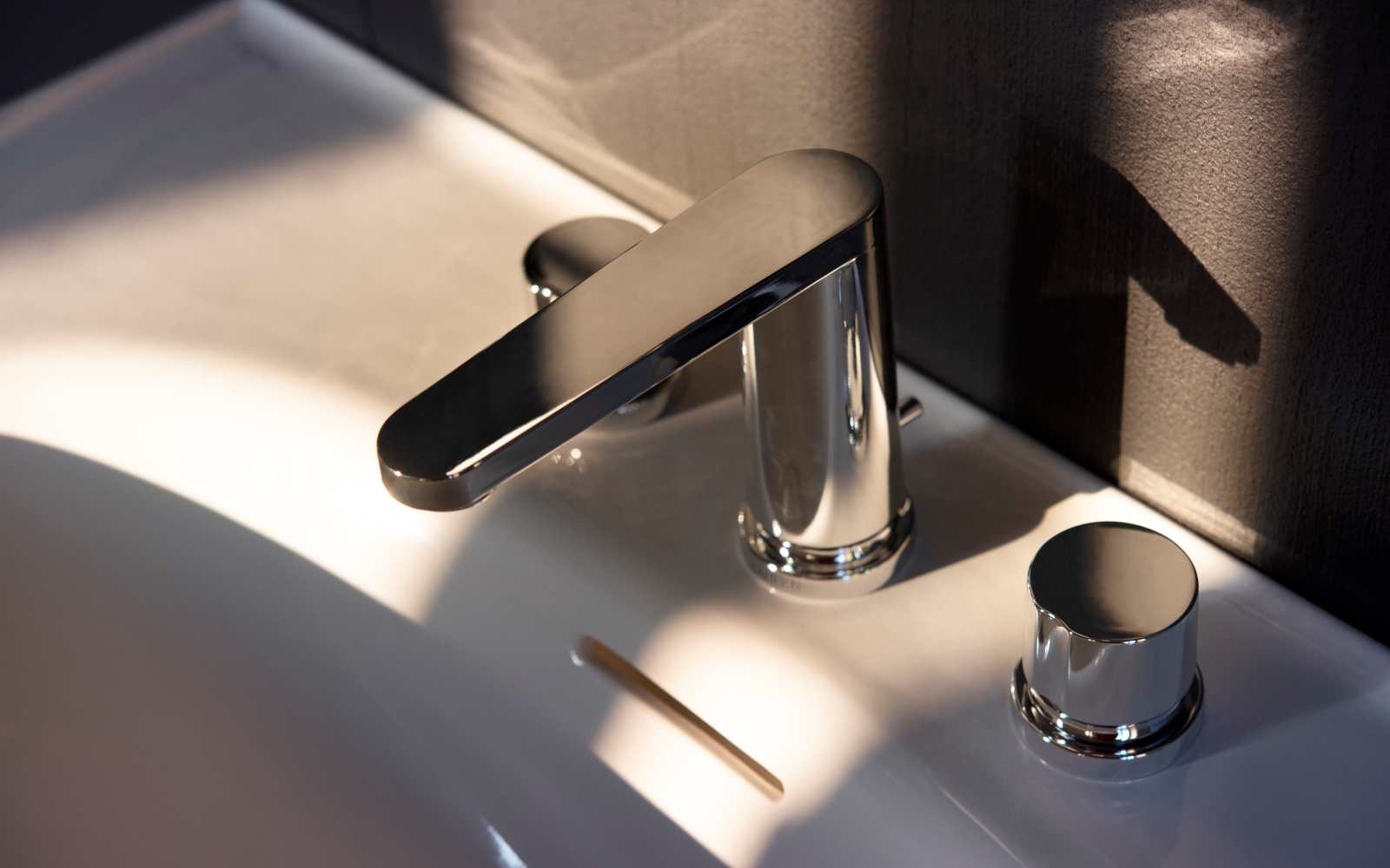 Laufen double washbasin with wood shelf