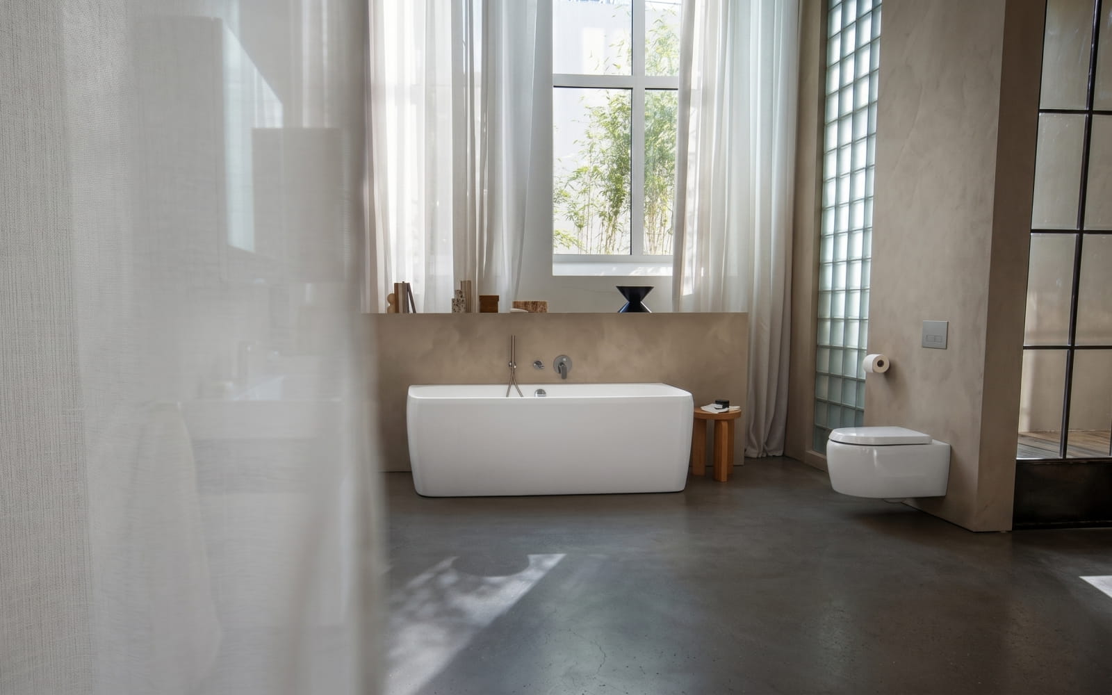 Окремостояча ванна та підвісний унітаз Duravit